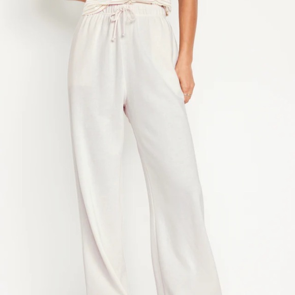 NWT OLD NAVY Extra High-Waisted Fleece Pants Color: Sea Salt - Picture 3 of 6